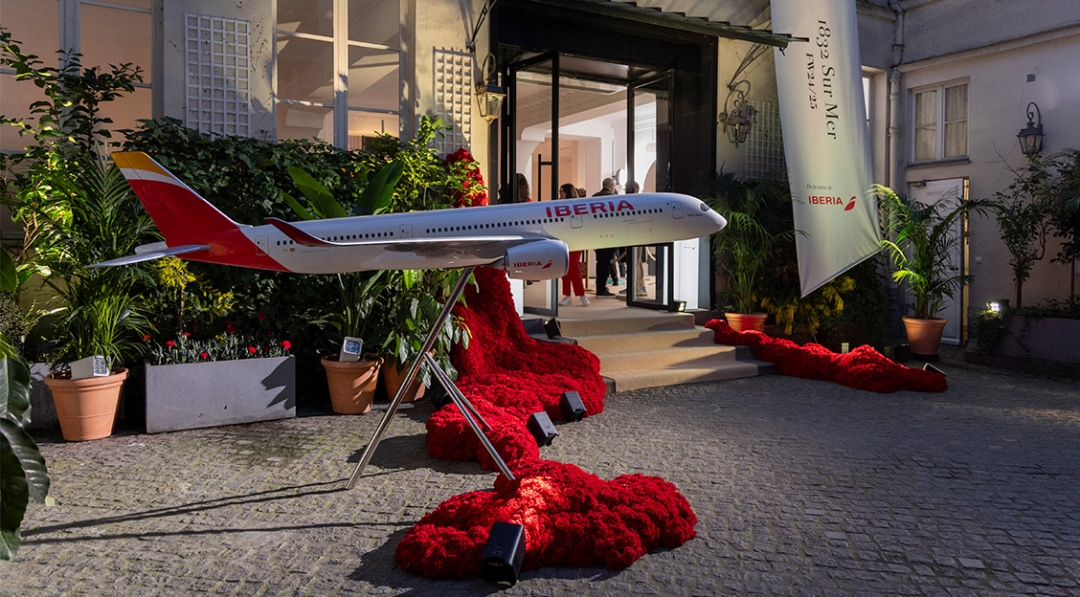 The entrance to the parade was presided over by a model of Iberia's 'A350 Next Teresa Helbig' aircraft