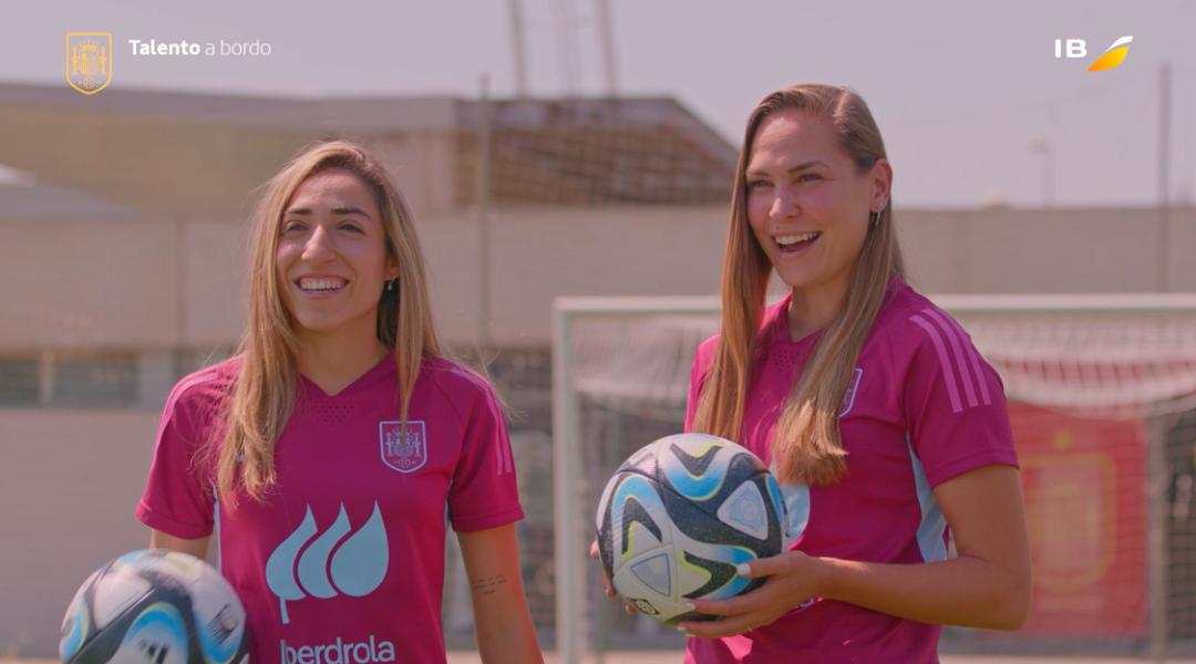 Irene Guerrero and Olga Carmona, players of the spanish women national football team