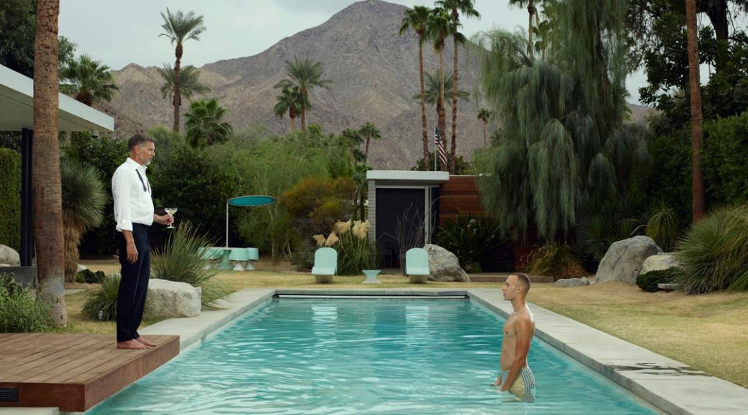 'American Dreams, Selfportrait with Alex 1' - Palm Springs (2018), Erwin Olaf