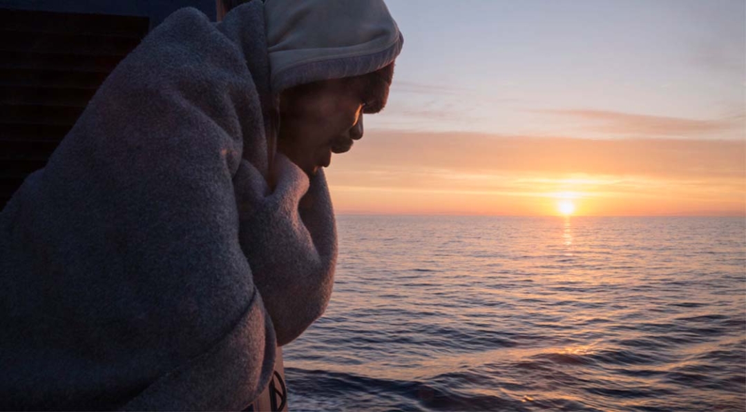 La cámara de Anna Surinyach ha retratado los dramáticos rescates de migrantes en el Mediterráneo