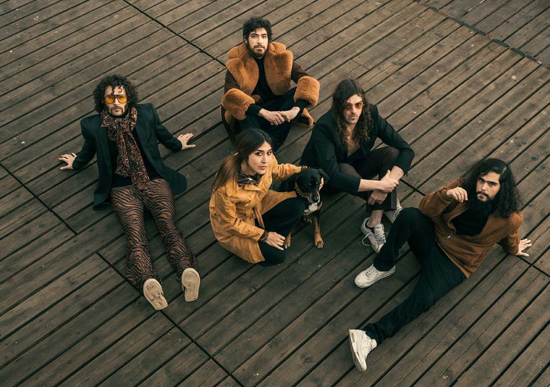 Los Estanques (Iñigo Bregel, Fernando Bolado, Germán Herreros, and Andrea Conti) pose alongside Anni B Sweet