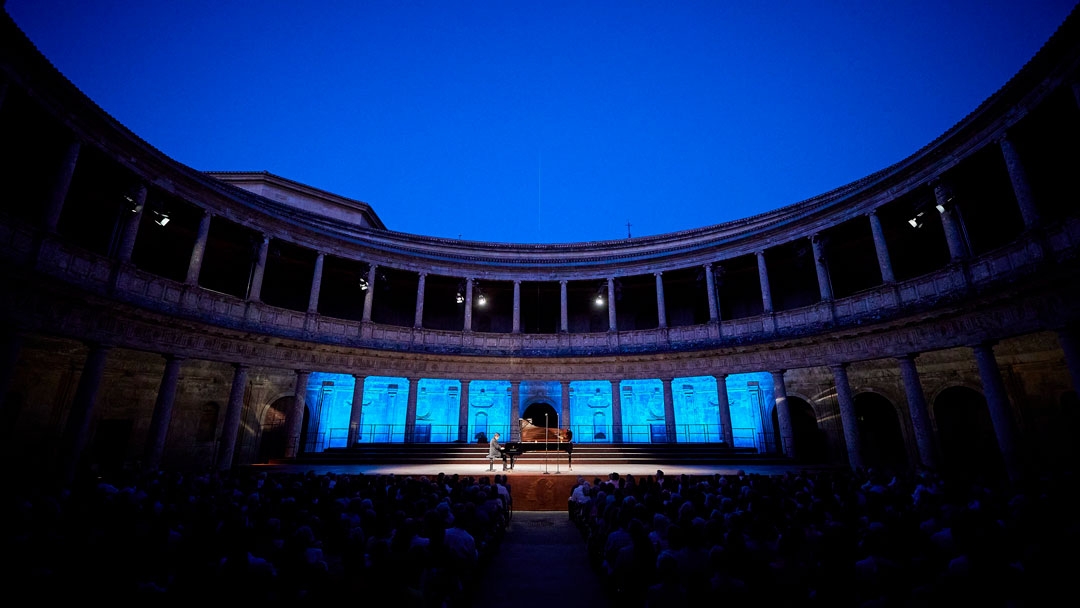 Javier Perianes actuando en el icónico Palacio Carlos V durante la última edición del Festival Internacional de Música y Danza de Granada