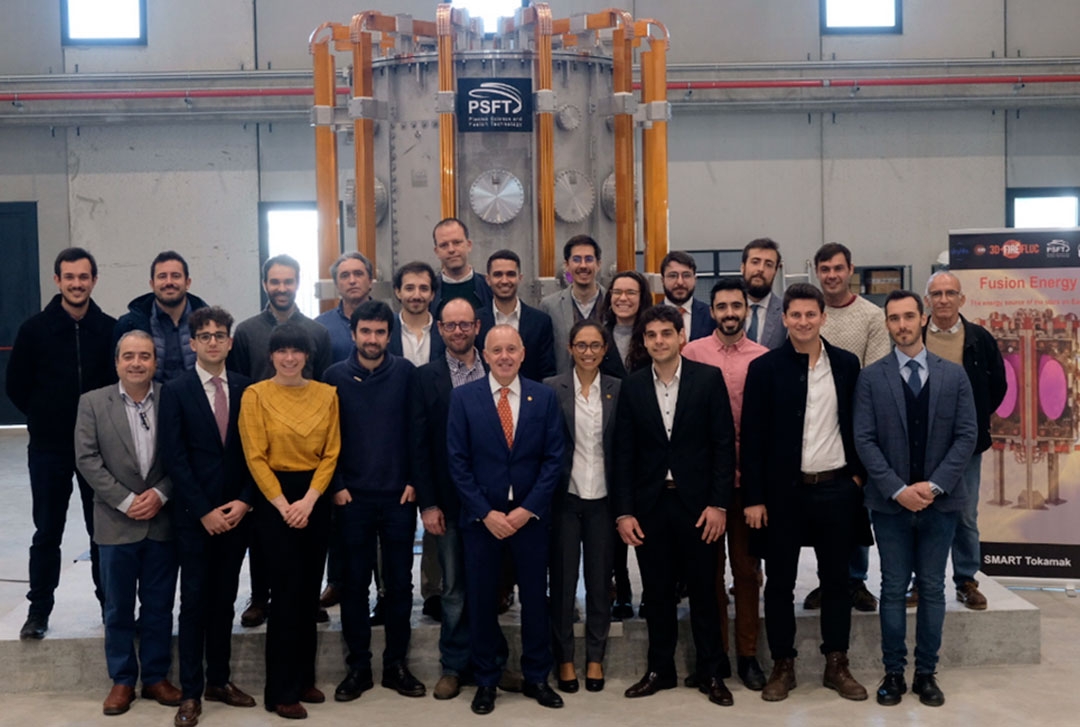 Eleonora Viezzer and her coworkers in front of the SMART (SMall Aspect Ratio Tokamak) reactor