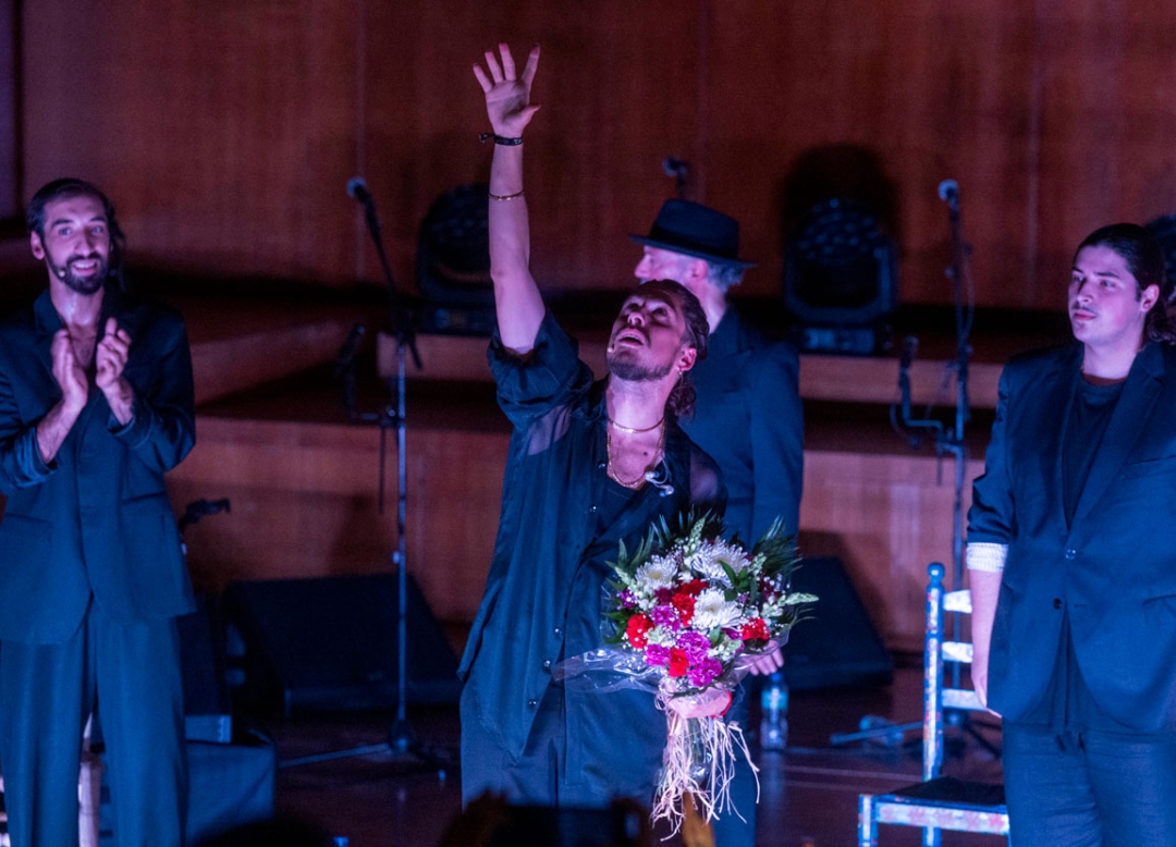 Kiki Morente at the end of his performance at the Auditorio Manuel de Falla in Granada