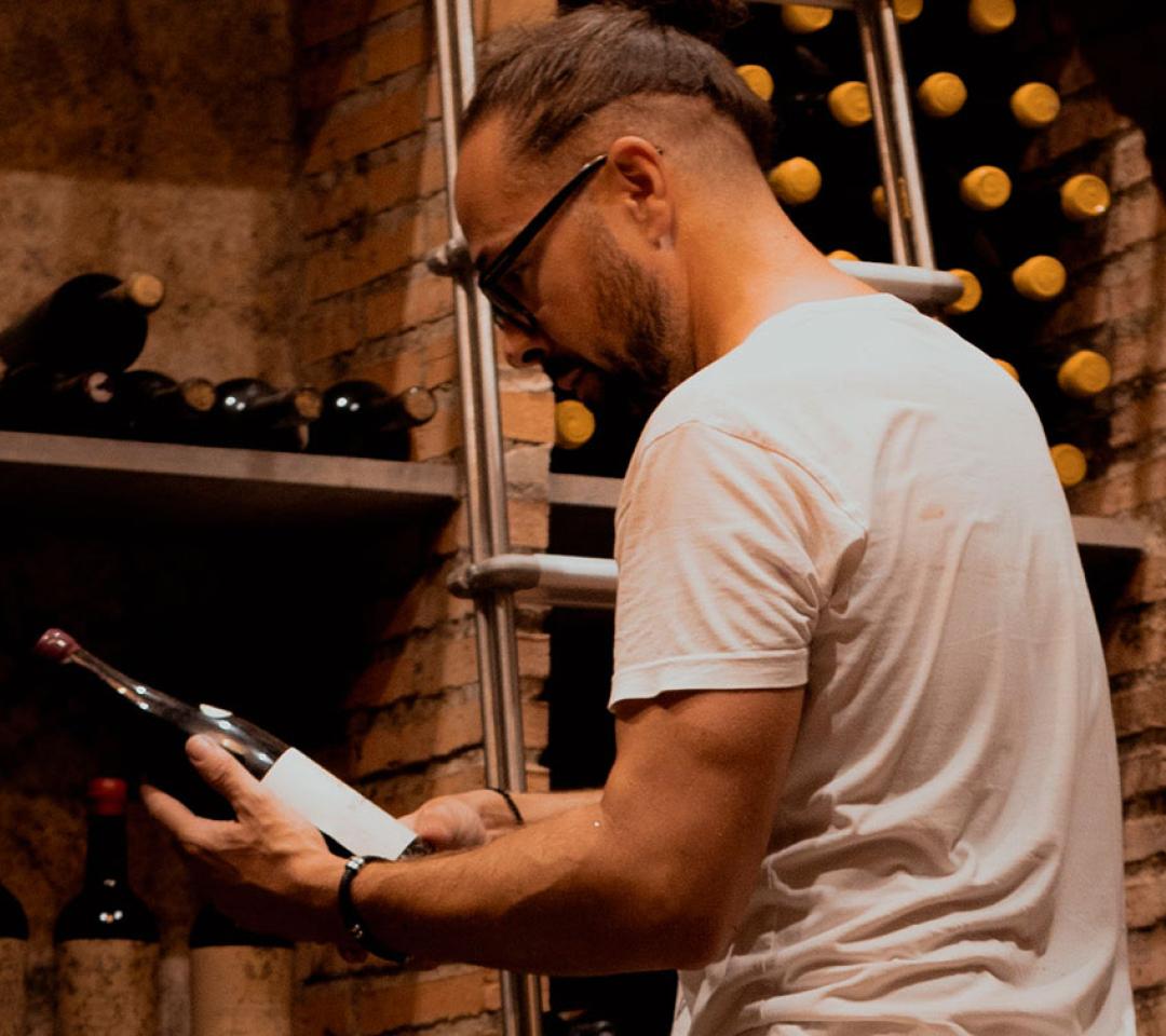 Fernando Mora es Master of Wine (MW), una certificación exclusiva otorgada por el Institute of Masters of Wine de Londres